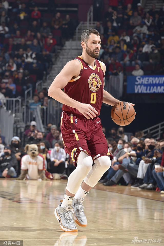 两国球手再 两国球手再