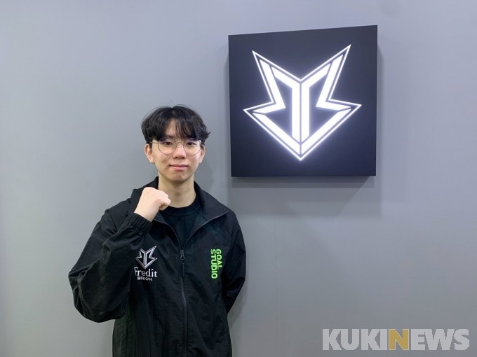 板落地时 板落地时